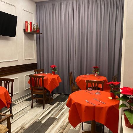 Ricaroka Hotel Albenga Bagian luar foto