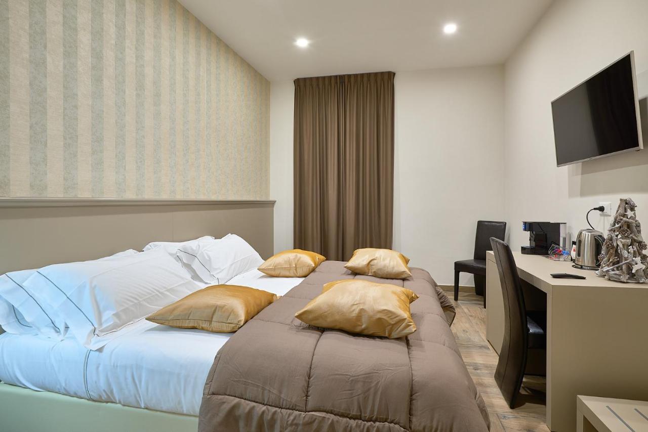 Ricaroka Hotel Albenga Bagian luar foto