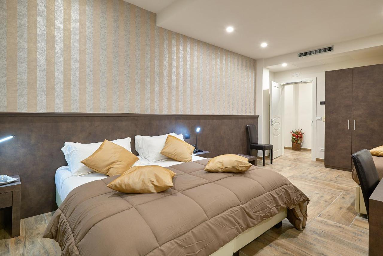 Ricaroka Hotel Albenga Bagian luar foto
