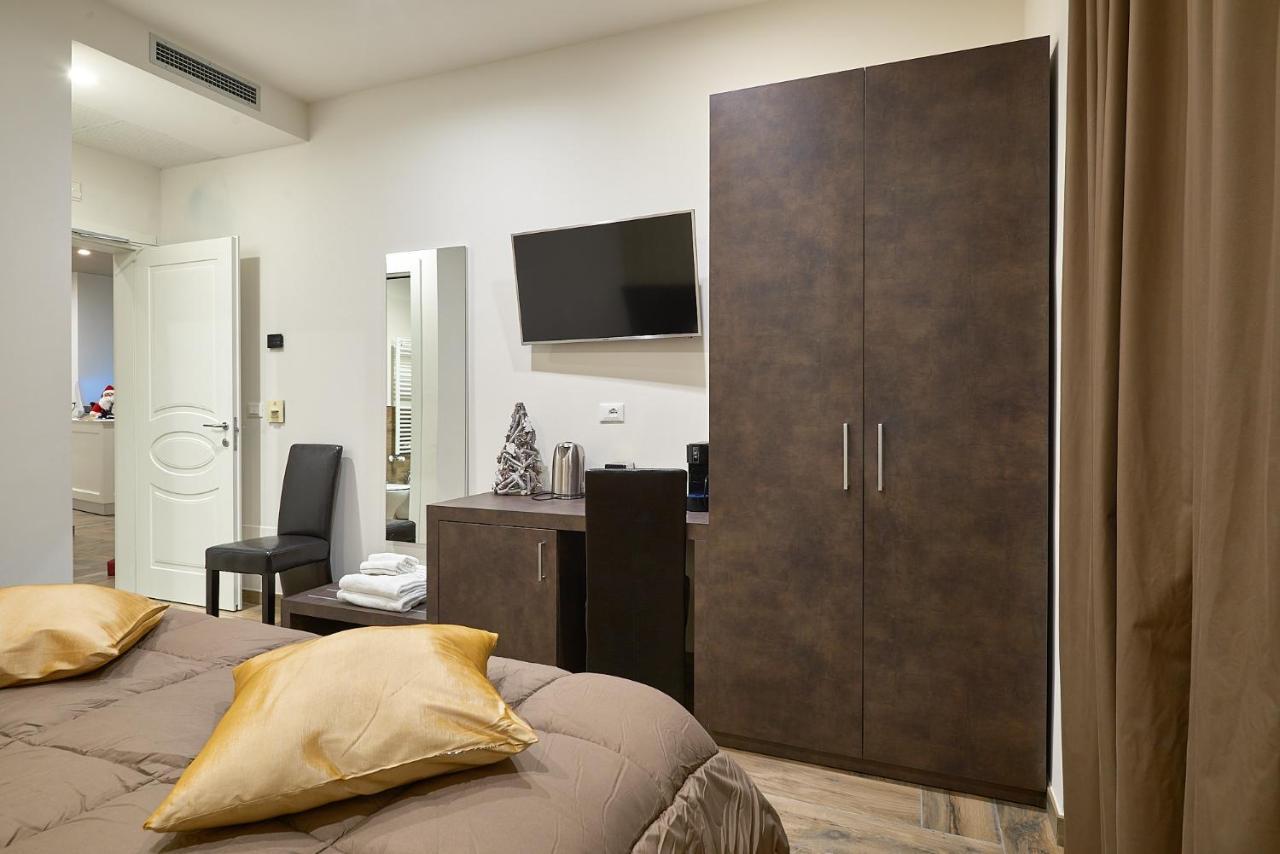 Ricaroka Hotel Albenga Bagian luar foto