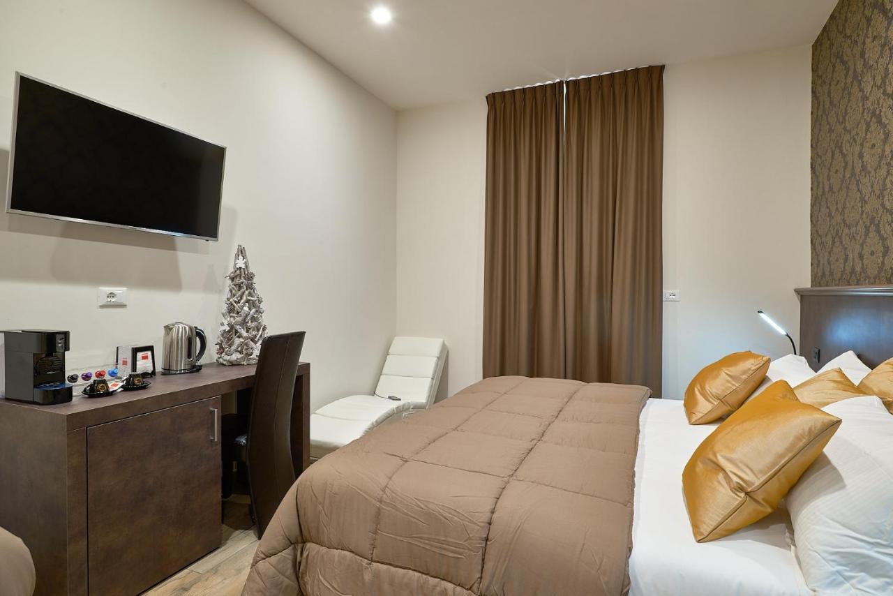 Ricaroka Hotel Albenga Bagian luar foto
