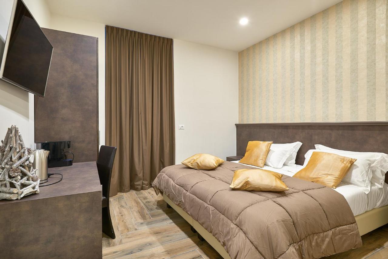 Ricaroka Hotel Albenga Bagian luar foto
