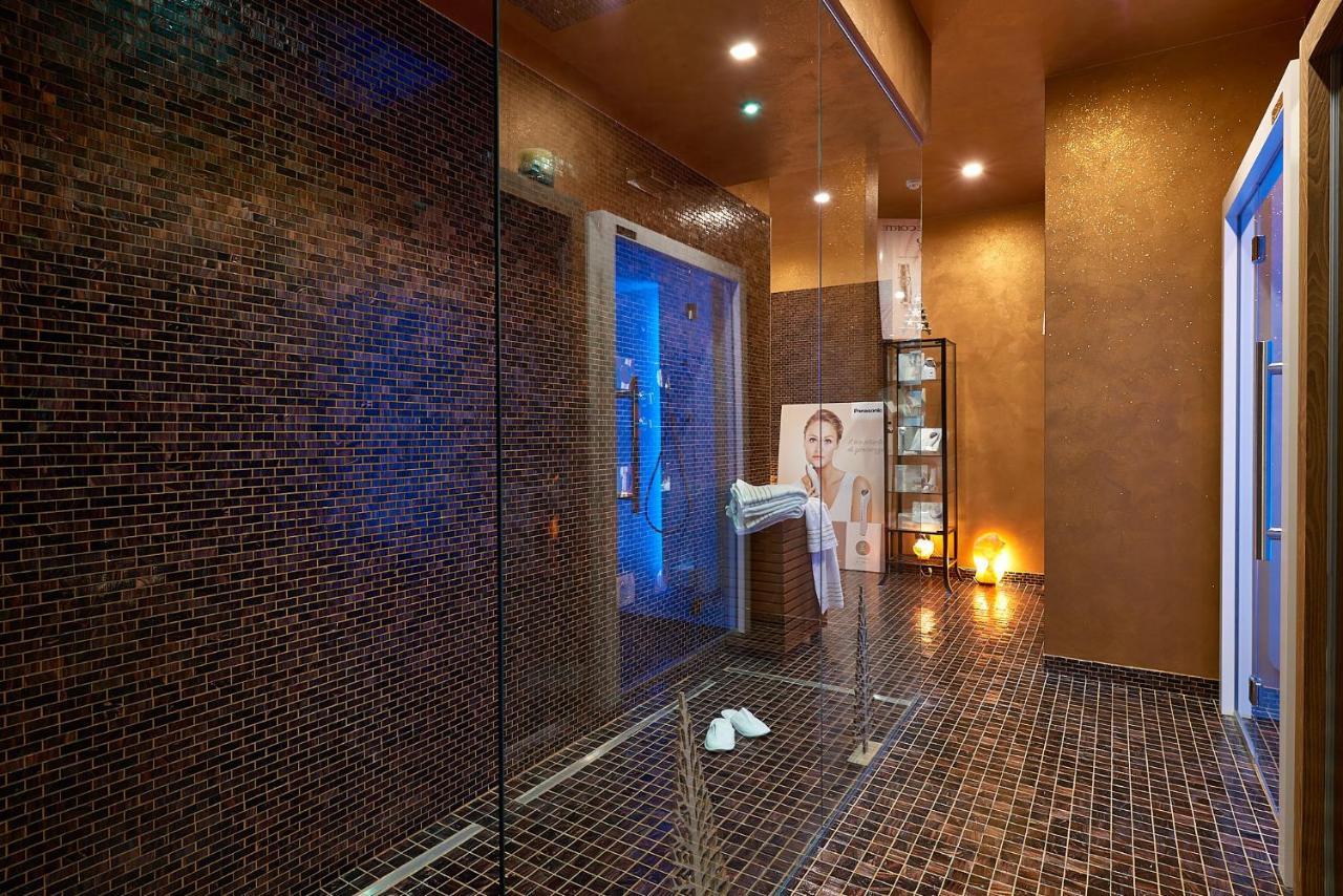 Ricaroka Hotel Albenga Bagian luar foto