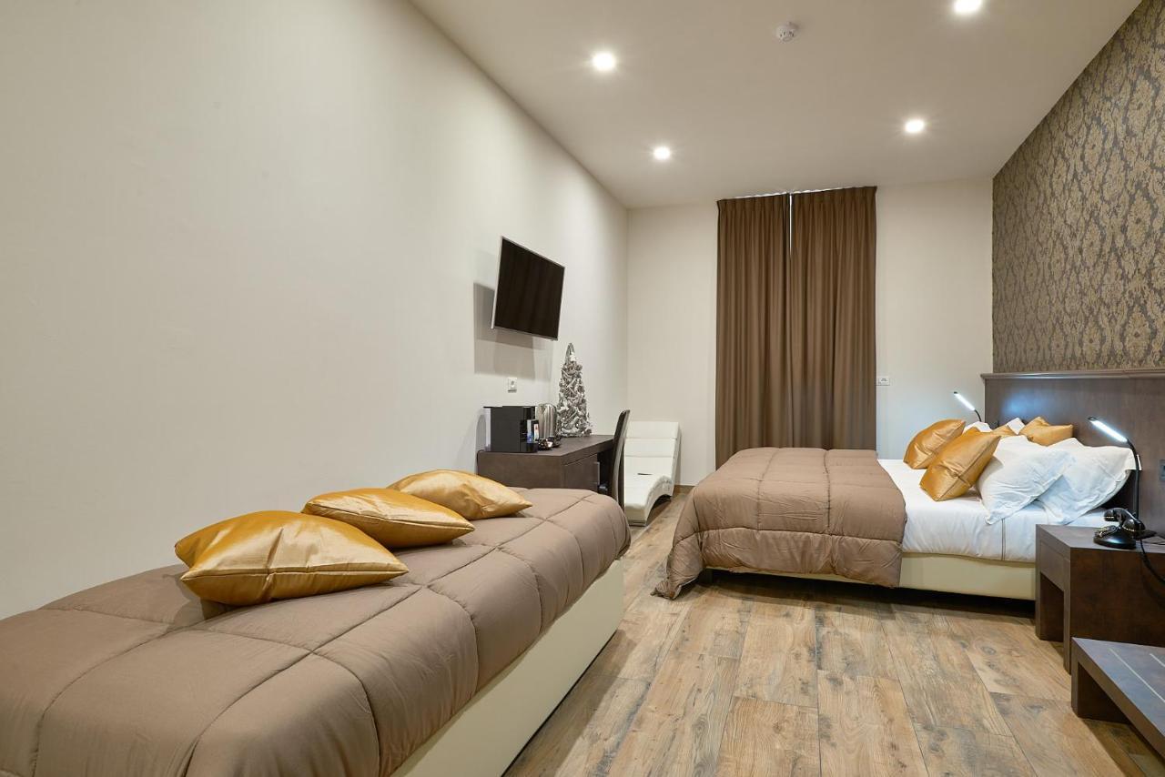 Ricaroka Hotel Albenga Bagian luar foto