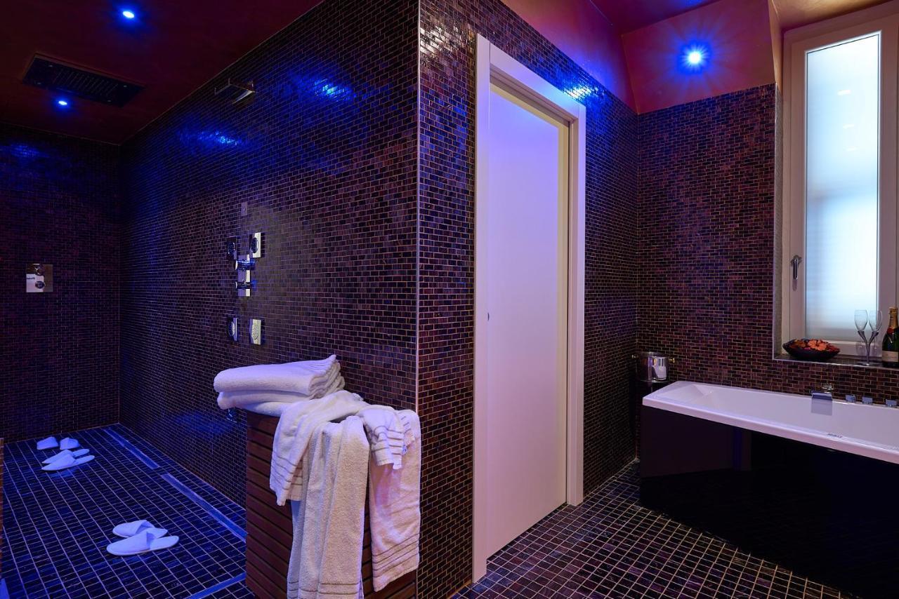 Ricaroka Hotel Albenga Bagian luar foto