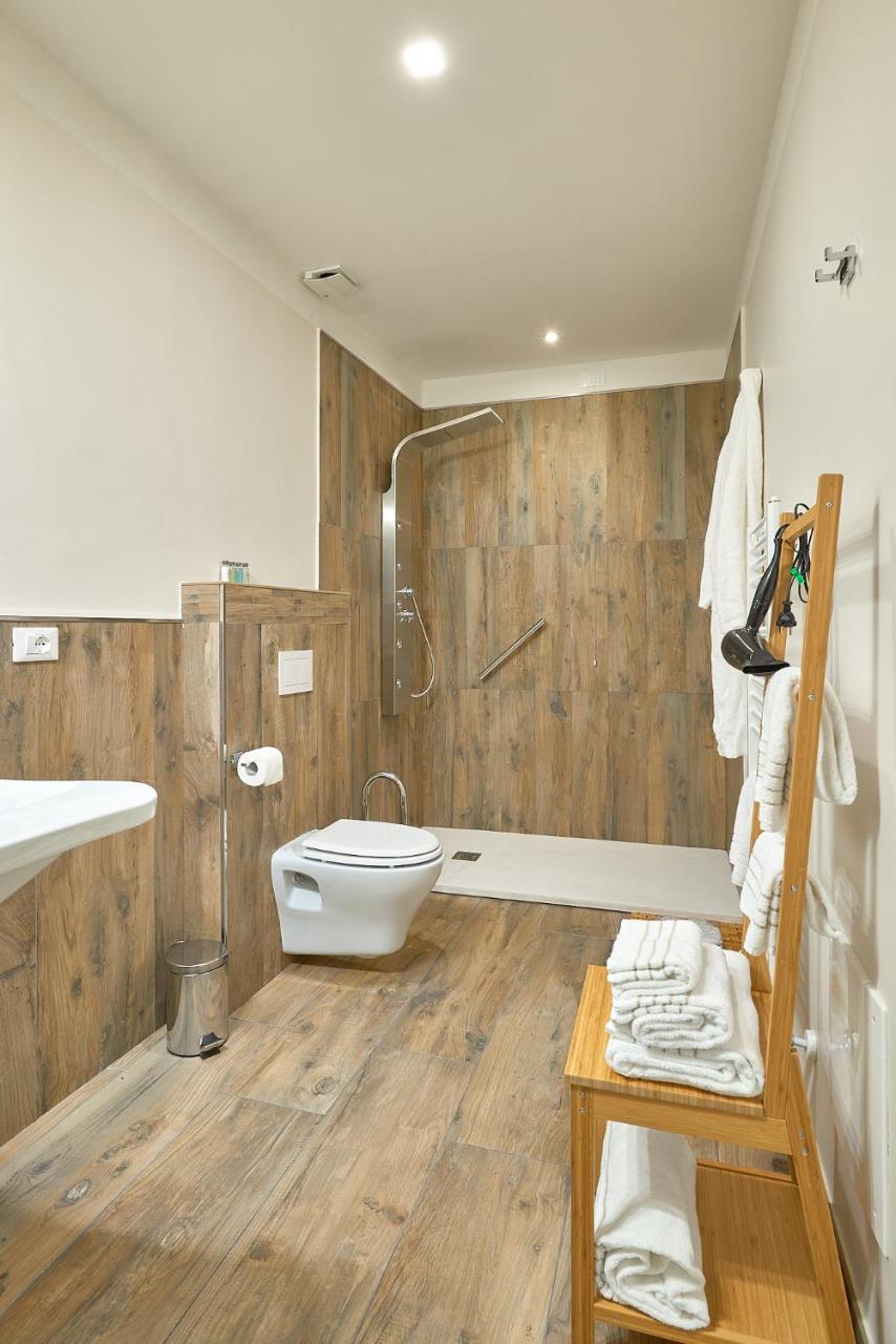 Ricaroka Hotel Albenga Bagian luar foto