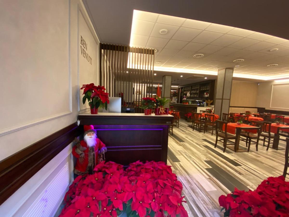 Ricaroka Hotel Albenga Bagian luar foto